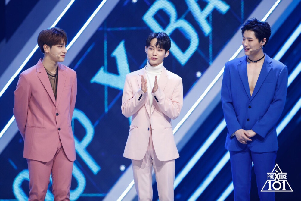 #曹承衍# #曹承衍PRODUCE X 101#
Produce X 101ㅣ小组<X>对决舞台花絮照公开！
为国民制作人们展示的第一个竞演！
小组<X>对决 'Love Shot'组的舞台
请为你的少年投票吧！
全球idol养成节目企划＜Produce X 101＞
国民制作人们，请多关照！
每周 星期五 晚上11点 本/放/送
@WOODZ_dnwm