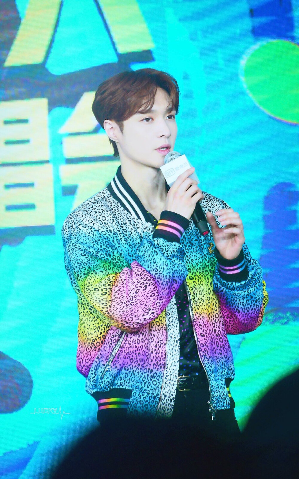 张艺兴❤
190601 大航海巡回演唱会发布会