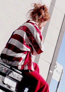 GIF#金泫雅/泫雅/小野马（김현아 ，Kim Hyun A），1992年6月6日出生于韩国首尔，韩国女歌手、主持人、舞者，前女子演唱组合4Minute成员。2007年以演唱组合Wonder Girls出道，其后因身体问题退出组合被迫休养。2009年重返演艺圈，以4Minute组合再次出道。