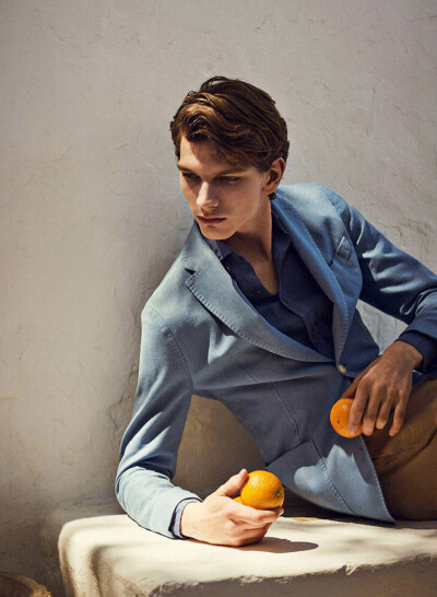 #model[超话]# #model# #boys# Aaron Shandel, Erik van Gils & Edoardo Sebastianelli出镜Massimo Dutti 2019夏季Save the Date男装大片
Part II
摄影师：Quentin De Briey
造型师：Marina Gallo ​​​