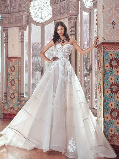 
这系列的名字叫”Victorian Affinity来自以色列高定品牌:Galia Lahav ​​​