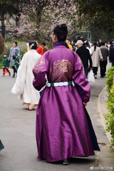 【衿娥传统服饰】明制·四团五爪蟒织金盘领袍