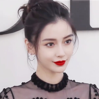 Angelababy 自修
原图gif来自微博侵权删
二传标注dt昕酱- or 徐小乐