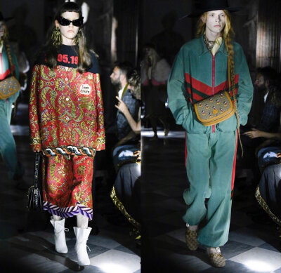 Gucci 2020 早春大秀 | 一场关于时尚的时装盛宴在黑暗中进行，若隐若现的光斑，吊坠整个秀场