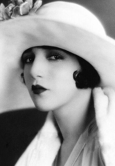 Flapper girl丨Bebe Daniels，1920年代美国演员、舞者、歌手 ​​​