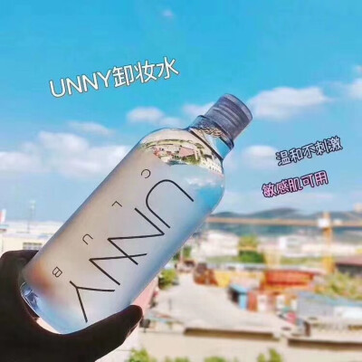 ❤UNNY卸妆水，韩国先用济州岛地底535米深的矿物质水，还有济州岛绿茶的绿茶水是一款清洁 保湿 润肤 卸妆四合一的！超温和配方！无酒精 无色素 无皂基 无香料 无防腐剂 超高颜值，容量500ml超大大白菜价！