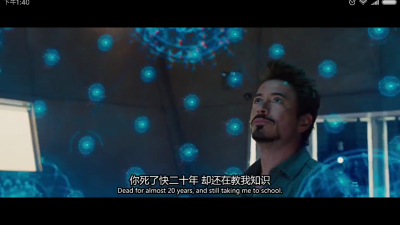 钢铁侠2，爸--霍华德.史塔克(Howard.Stark).他是神盾局的创始人之一。在一卷胶片里给托尼留言，提供给Tony一个1974年史塔克博览会的立体模型，由此完善方舟反应堆(Arc Reactor Core)。