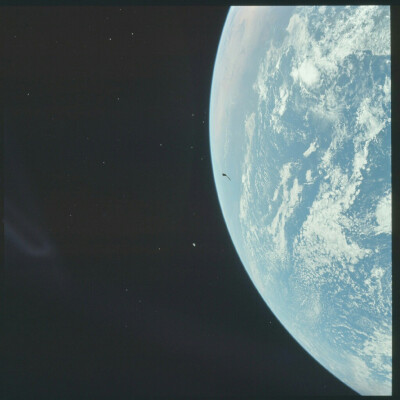 地球 宇宙 背景 朋友圈 空间
二传注明 耶稣项链是玛丽
