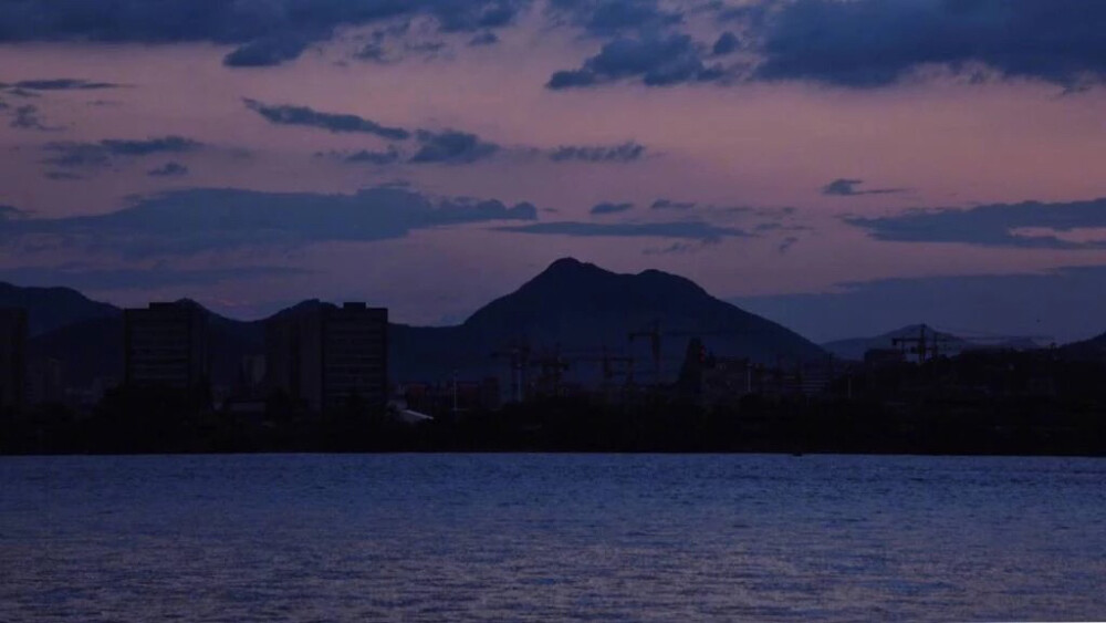 山川胡海 芸芸众生 背景 空间 朋友圈
二传注明 耶稣项链是玛丽