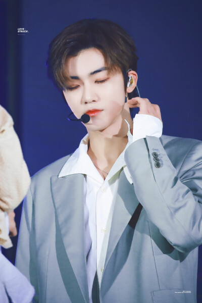 罗渽民
190518 梦想演唱会
©lovestruck0813