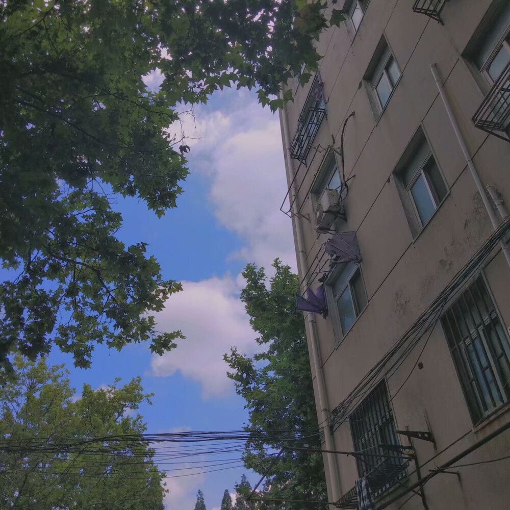 天空 背景
二传注明 耶稣项链是玛丽