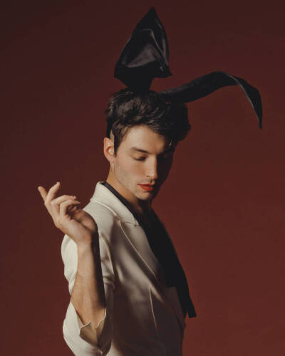 鹅仔 Ezra Miller 花花公子