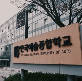 
一个刚入大学的新生 ​​​