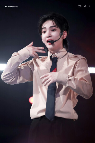 ✨#周震南C位出道#✨
今天开始南哥就是大明星了哦