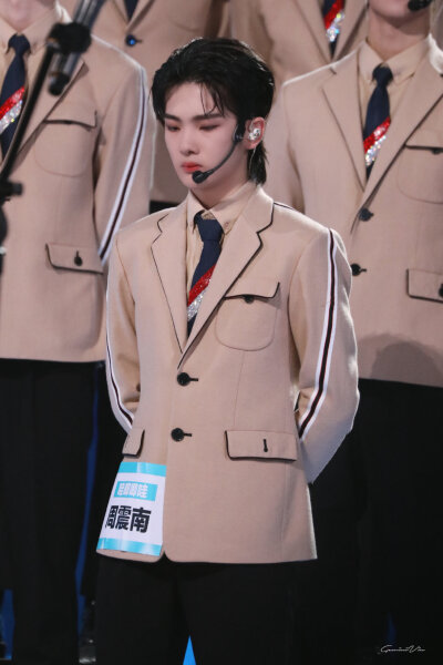 #周震南C位出道#
“恭喜周震南以第一名的好成绩成团成功”