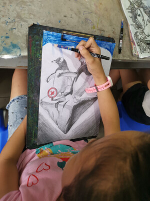 孩子们在画画