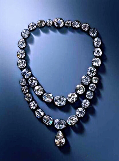 德國薩克森王后的鑽石項鏈。