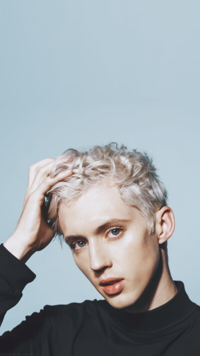 Troye Sivan
戳爷