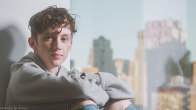 Troye Sivan
戳爷