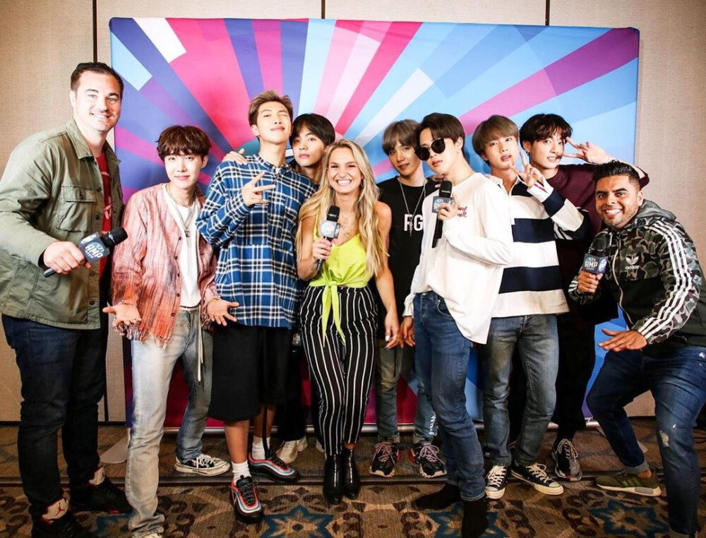 BTS 防弹少年团 20190508 971ampradio更新防弹相关图片:“Oh my, my, my we had the best time with BTS today!
Listen to the full interview tmrw morning with Edgar, Brian and Chelsea!
#BTS #BTSARMY #ARMYPEDIA #BOYWITHLUV”