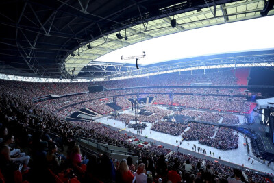 BTS 防弹少年团 20190602 KpopHerald更新防弹相关：“What a beautiful evening with @ BTS_twt shining the Wembley Stadium! #BTSWembley”