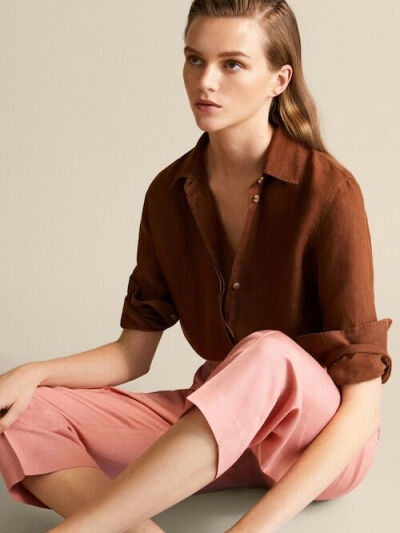 棕色衬衫+粉色西装裤