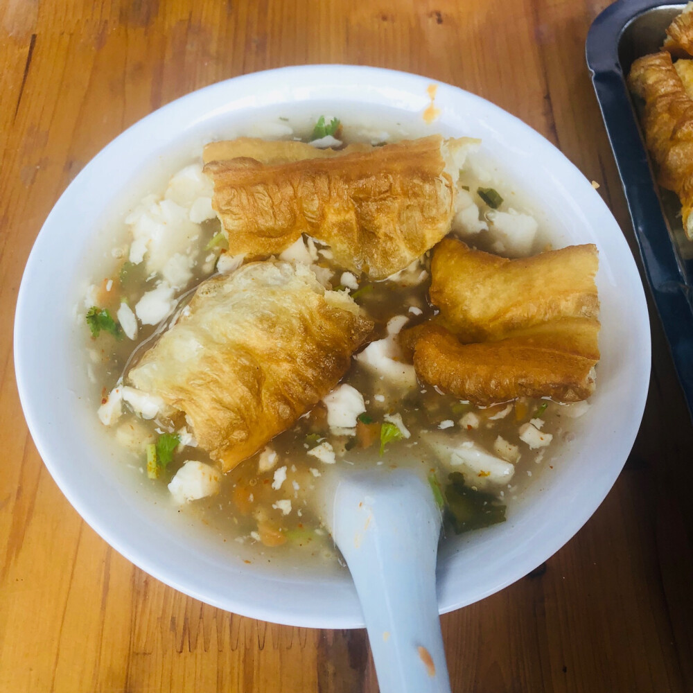 豆腐花配油条，人间美食！！赞一个