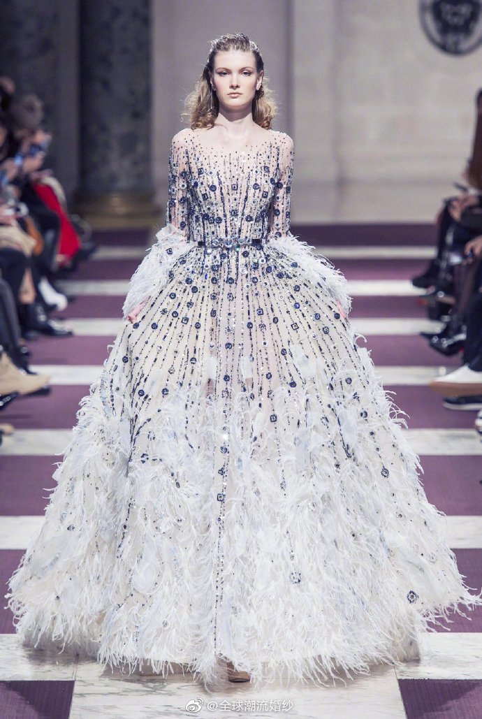 钻饰羽毛, 精致华丽❄️ ​​​​Ziad Nakad Couture Spring 2019 ​​​