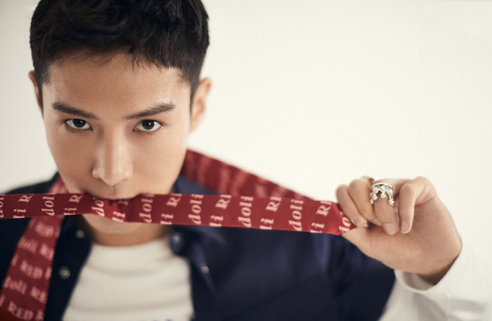 盛一伦帅气搞怪时尚写真