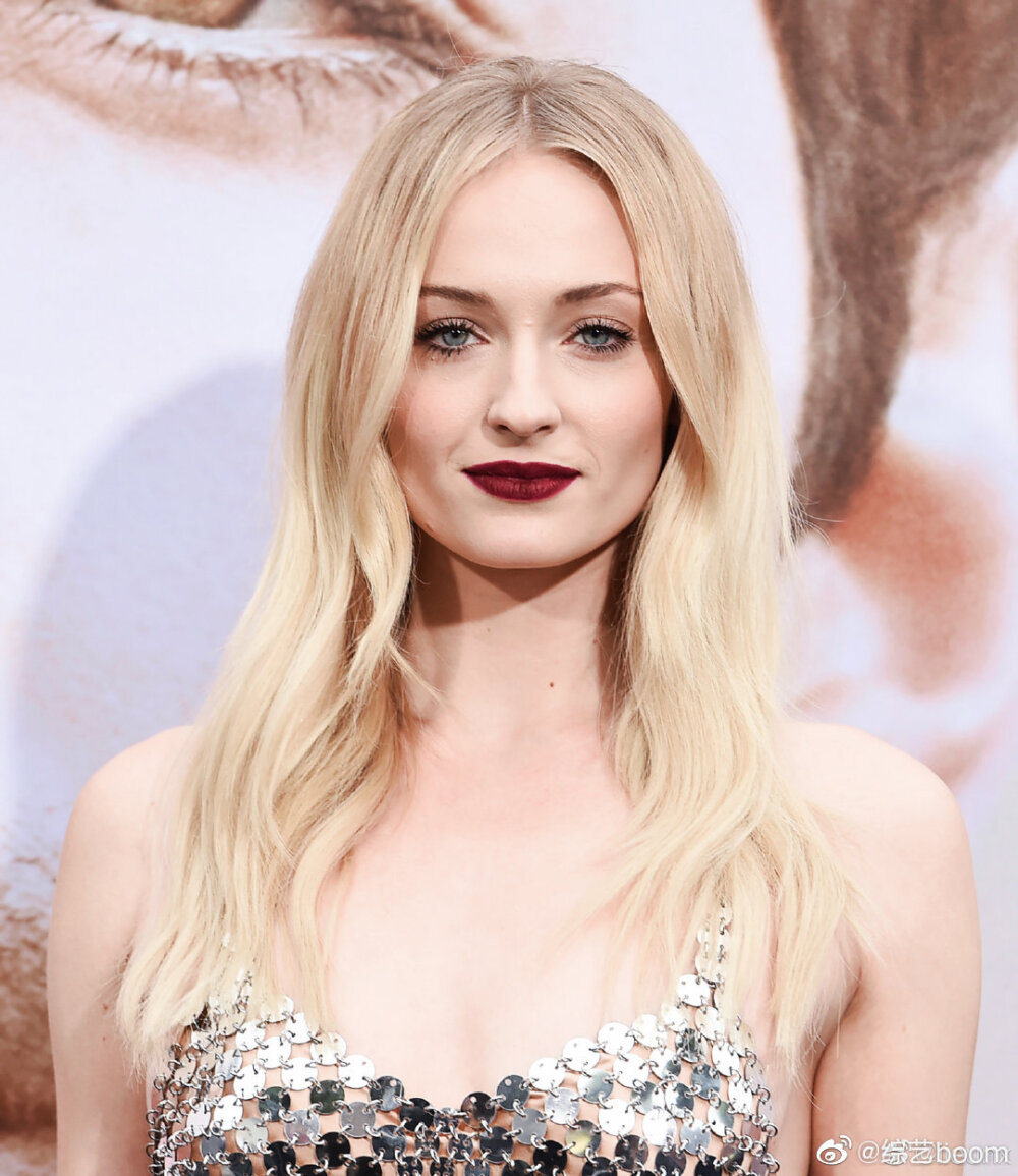 #黑凤凰# Sophie Turner 美晕了！！