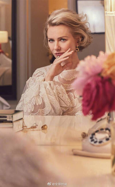 naomiwatts &amp;《emmy》｜女人的精致是不分年龄的，无论哪个年纪，都是自己的女王，50岁娜奥米·沃茨依旧如此优雅。