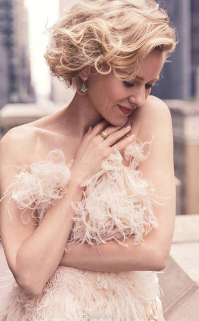 naomiwatts &amp;《emmy》｜女人的精致是不分年龄的，无论哪个年纪，都是自己的女王，50岁娜奥米·沃茨依旧如此优雅。