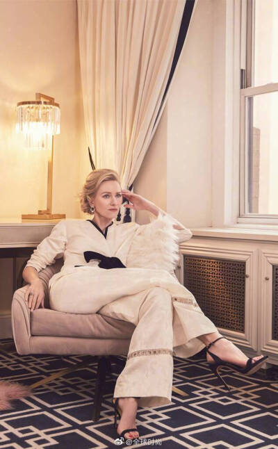 naomiwatts &amp;《emmy》｜女人的精致是不分年龄的，无论哪个年纪，都是自己的女王，50岁娜奥米·沃茨依旧如此优雅。