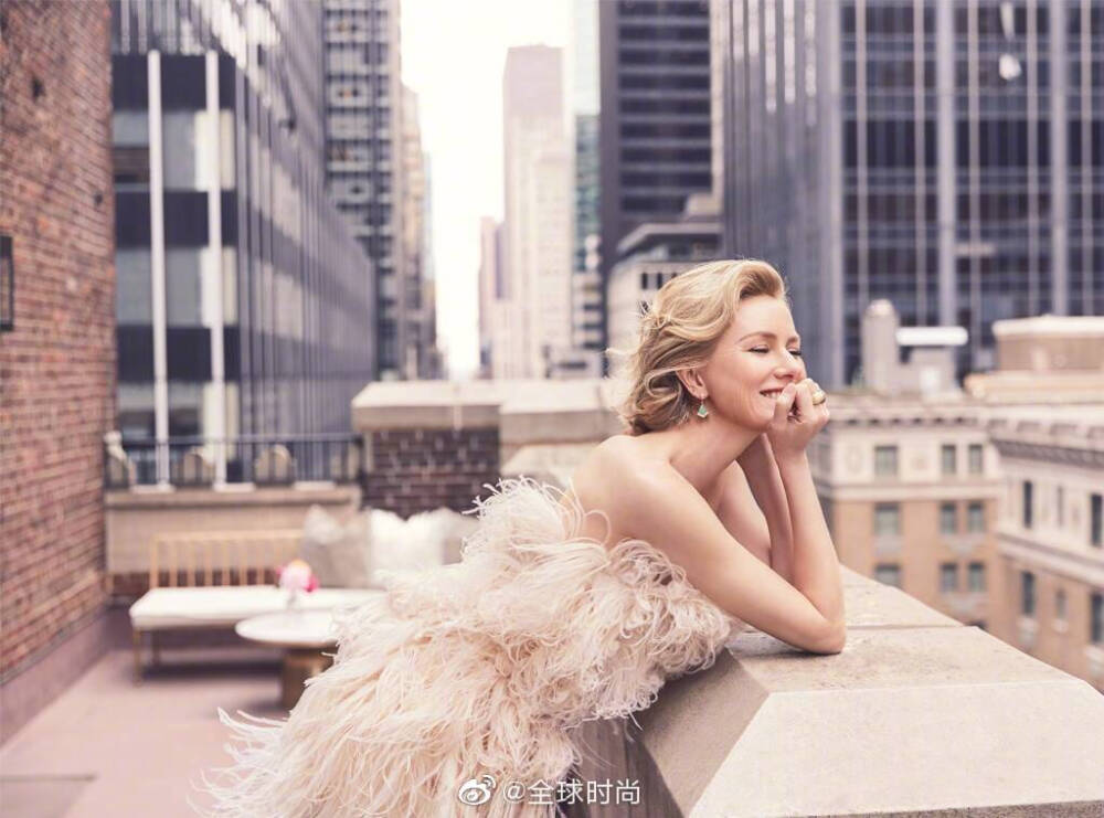 naomiwatts &amp;《emmy》｜女人的精致是不分年龄的，无论哪个年纪，都是自己的女王，50岁娜奥米·沃茨依旧如此优雅。