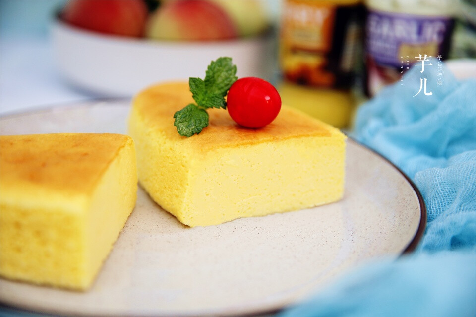 轻乳酪蛋糕拥有清爽绵密的口感，细腻丝滑的组织，真真正正的让你感到入口即化