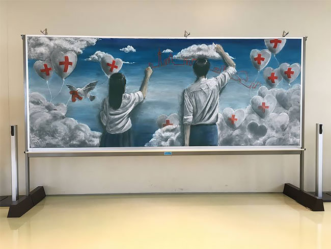 日本学生利用课间画的黑板画