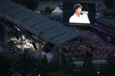 BTS 防弹少年团 20190615 KpopHerald更新相关:
“Busan turns purple tonight More than 50,000 ARMYs from all over the world have gathered for @BTS_twt' fan meeting in the city.
The 25,000-seater stadium i…