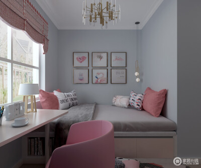 榻榻米床的设计增加了舒适和实用性，浅灰色的床品反衬出蓝色漆的清雅；简约的挂画搭配淡粉色的配色，显得更为温馨。