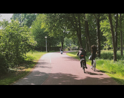 Soms ga ik wandelen en hardlopen
他们说我很健康