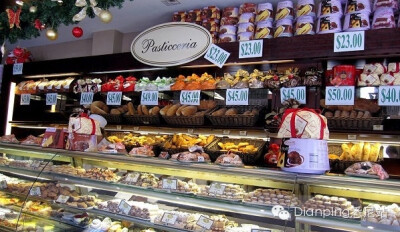 Pasticceria Papa
地址：145 Ramsayst, Haberfield 这是一家地道的意大利糕点店，餐厅老板将自己家传的意大利糕点秘方带来悉尼，每一款糕点都是独一无二的，店里的客人除了品尝美食之外还经常和这位可爱的"意大利爸…