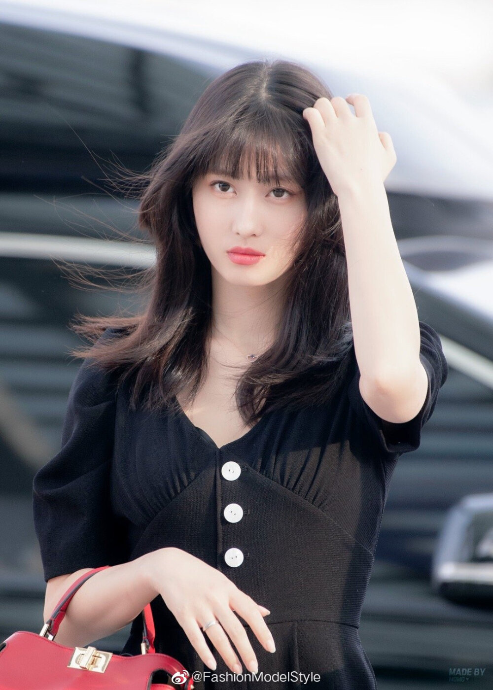 twice momo平井桃 机场私服搭配cr:logomomo好适合黑色的公主切