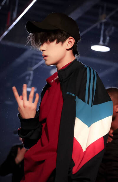 背景圖 易烊千玺