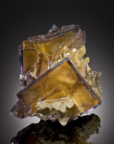 bijoux-et-mineraux:
Fluorite - Cave-in-Rock, Illinois
