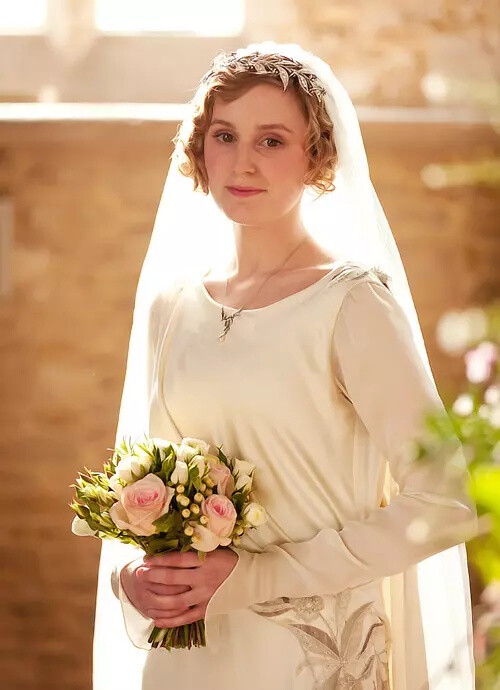 劳拉·卡尔迈克尔
Laura Carmichael
《唐顿庄园》中二小姐Edith Crawley