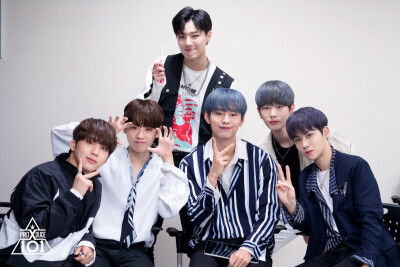  #曹承衍PRODUCE X 101#
@produce_x_101:Produce X 101"position评价"现场花絮照片曝光!
position评价现场! 在见到国民制作人之前，为你的的少年投票吧!
全球偶像培养计划《Produce X 101》
国民制作人,请多多关照…