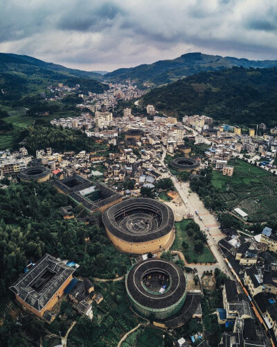 依山傍海的福建