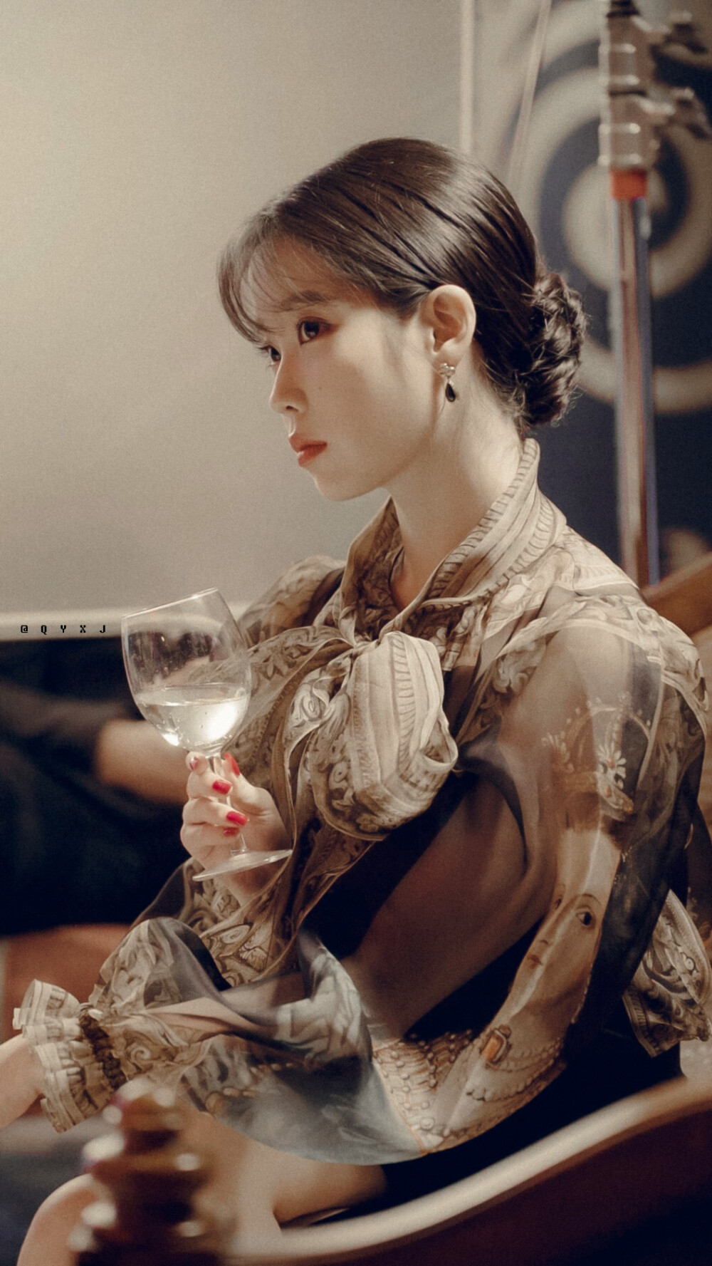 IU 李知恩 cr：青崖寻酒