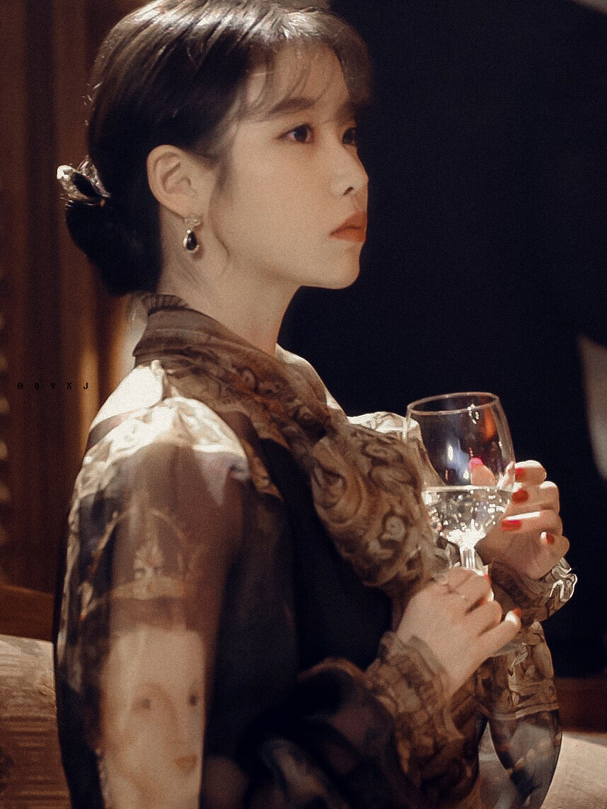 IU 李知恩 cr：青崖寻酒