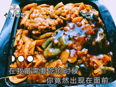 肉末茄子干锅豆角饭——罗森。肉末茄子好吃！罗森便当的米饭都不错呢～比一般快餐的都好吃，不软不硬～