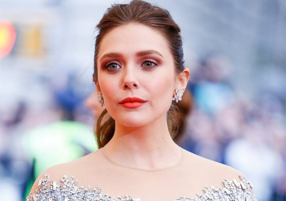 Elizabeth Olsen。关注公众号：主公真会玩，LOOK各路女星在ins上的美照。